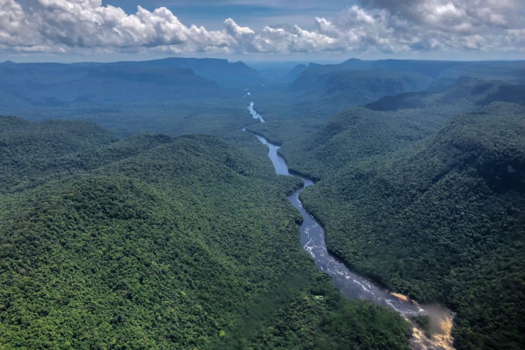 Fluss in Guyana - das Land der vielen Wasser