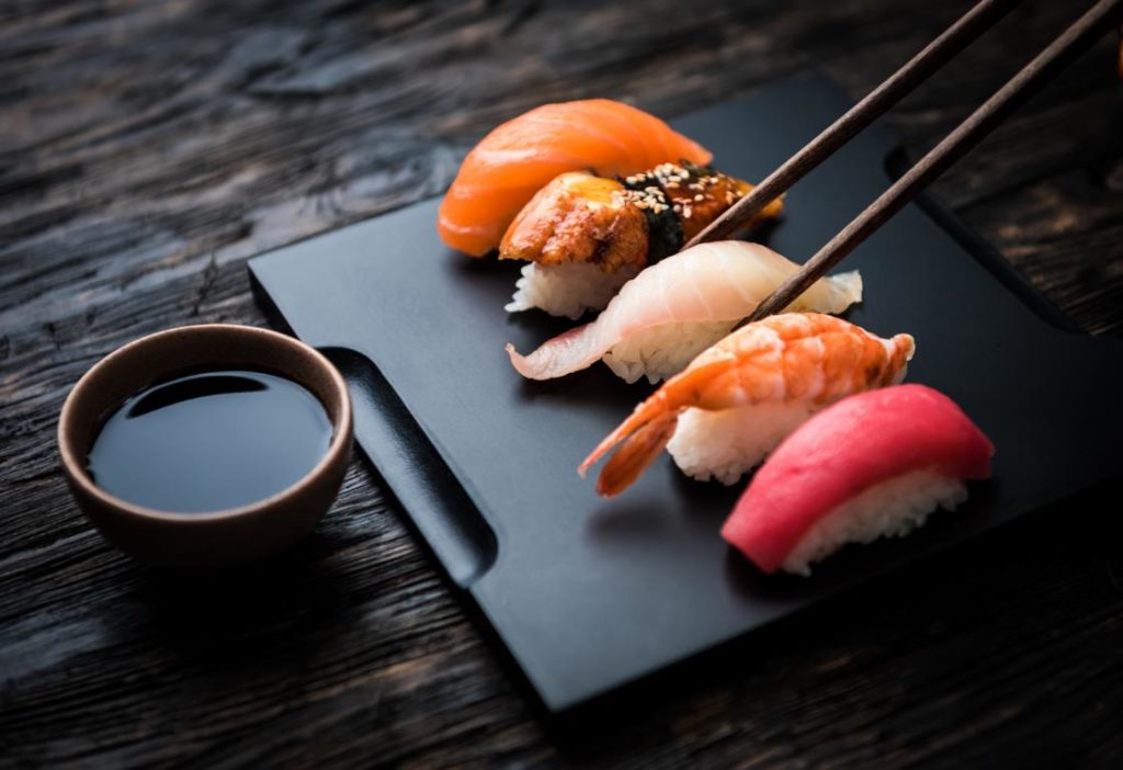 Fakten über Sushi, Sojasoße, Essstäbchen, Japan