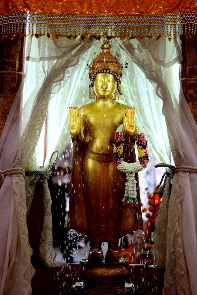 Buddhastatue in Luang Prabang, Laos, Neujahrsfest